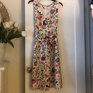 Boden fit & flair floral cotton with pockets!